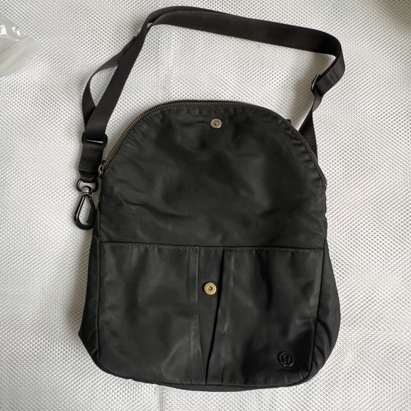 Lululemon Crossbody Bag Fold Over Top Zip Front Pocket 11” x 8” Black Nylon - Picture 2 of 10